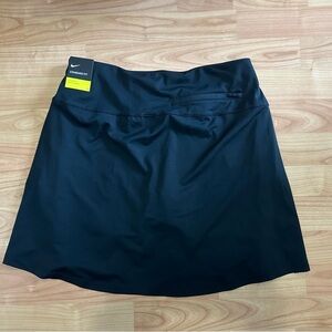 BNWT Women’s Nike DryFit Golf Skirt / Skort